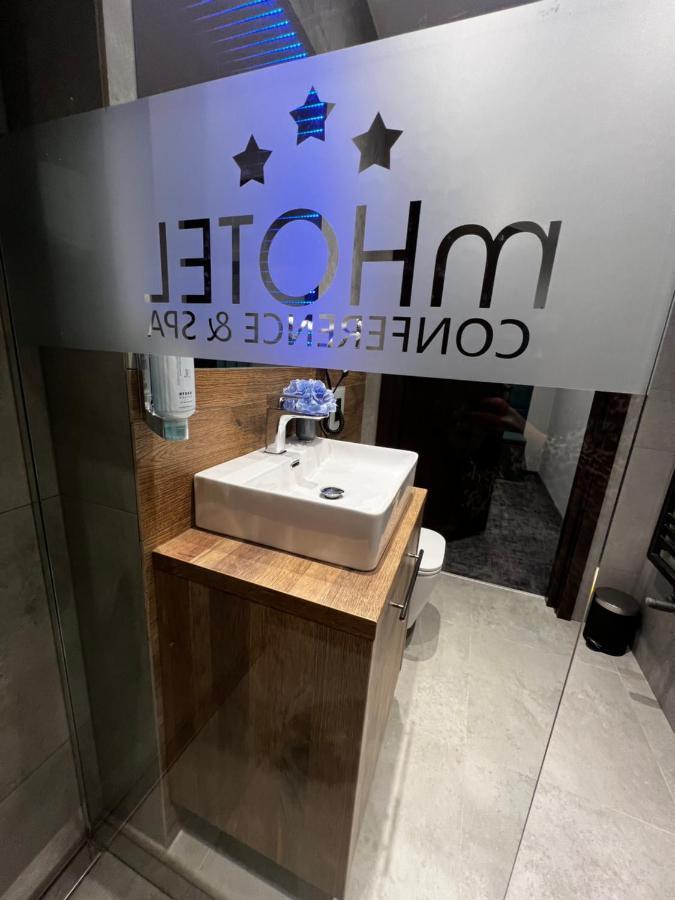 M Hotel Λοτζ Εξωτερικό φωτογραφία