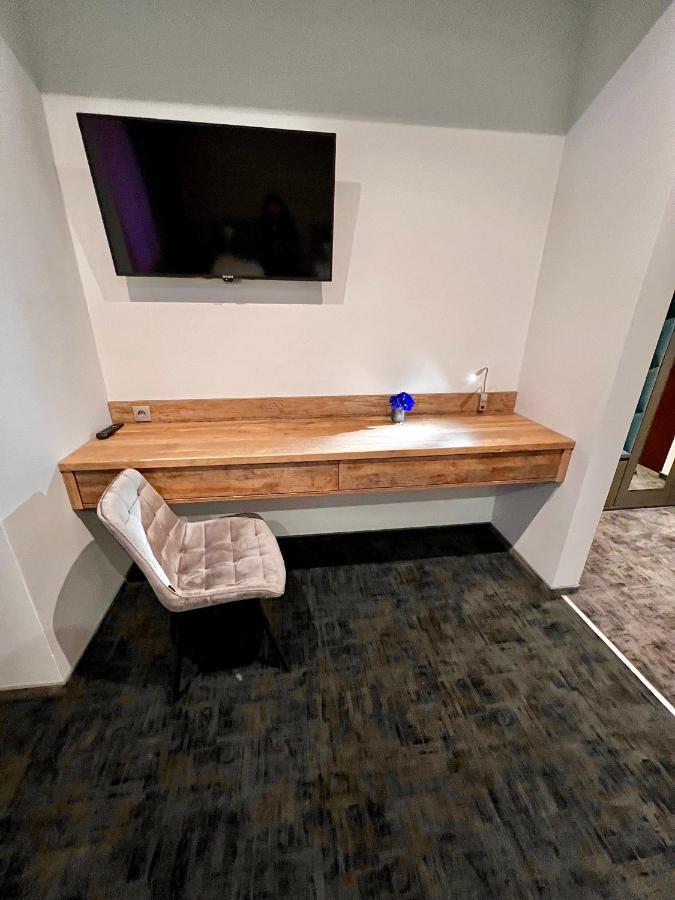 M Hotel Λοτζ Εξωτερικό φωτογραφία