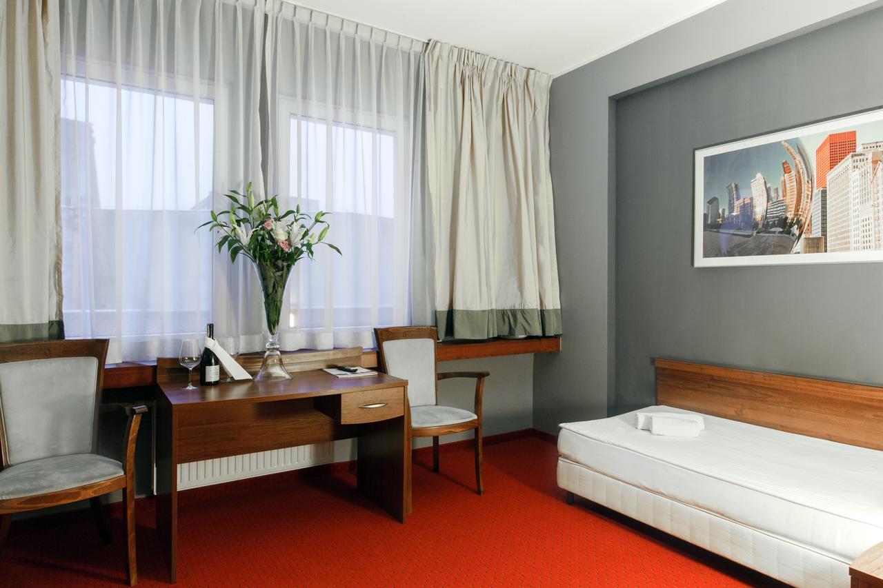 M Hotel Λοτζ Εξωτερικό φωτογραφία