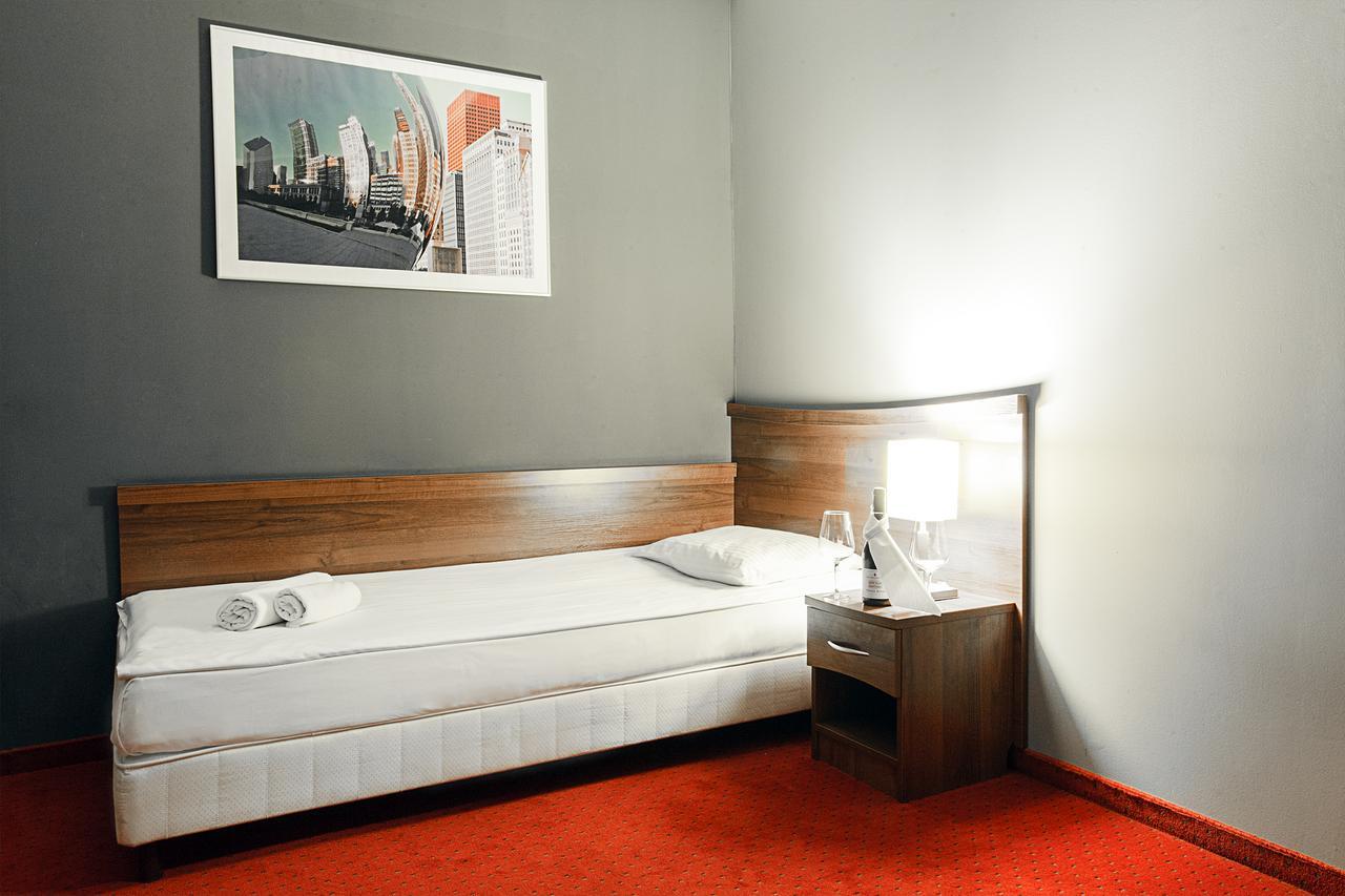 M Hotel Λοτζ Εξωτερικό φωτογραφία