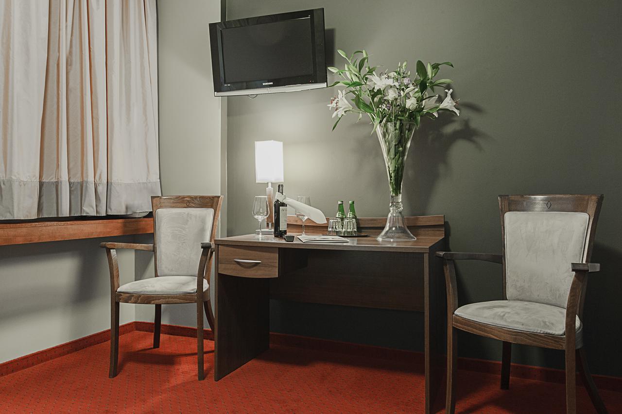 M Hotel Λοτζ Εξωτερικό φωτογραφία