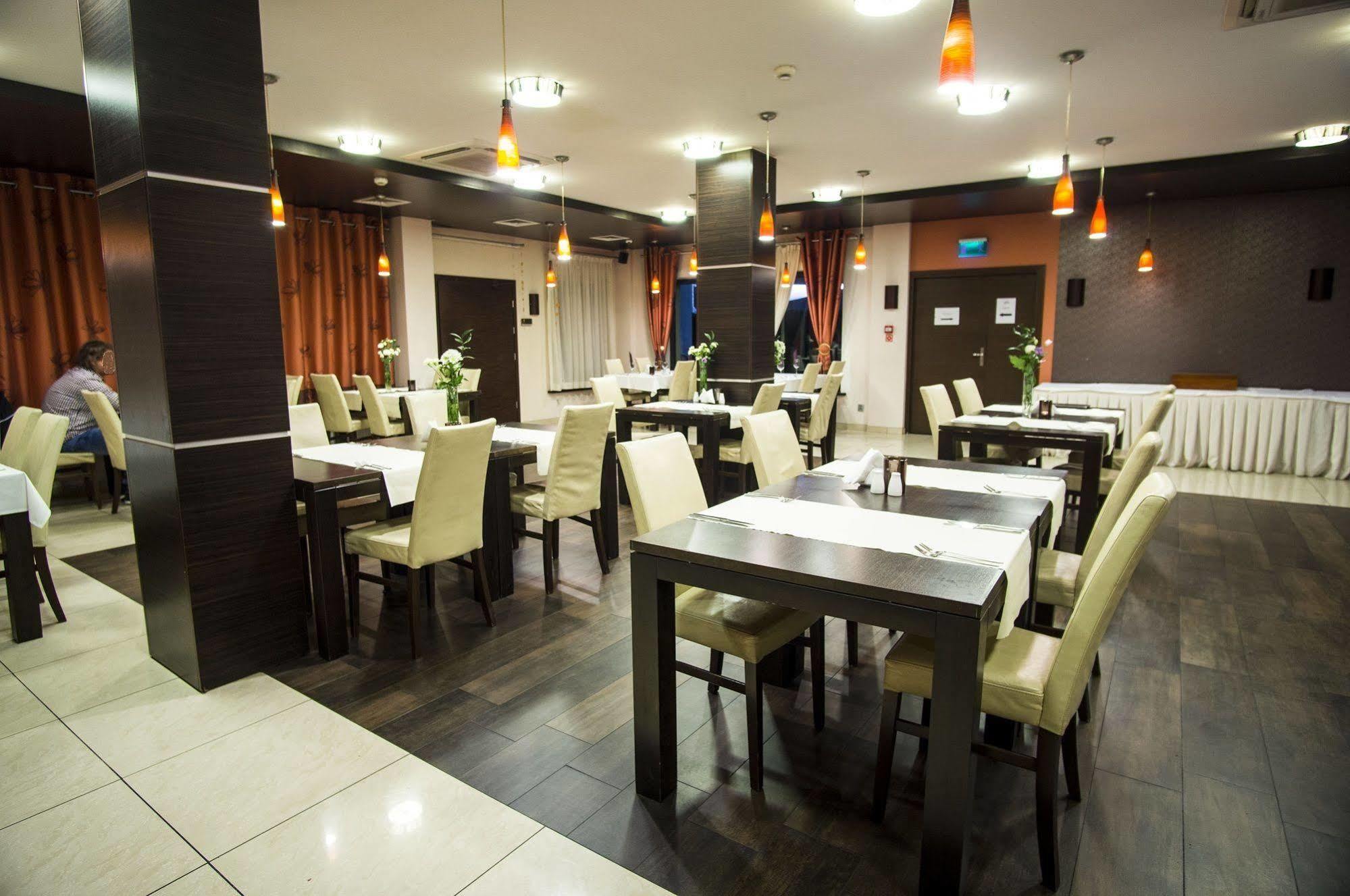 M Hotel Λοτζ Εξωτερικό φωτογραφία