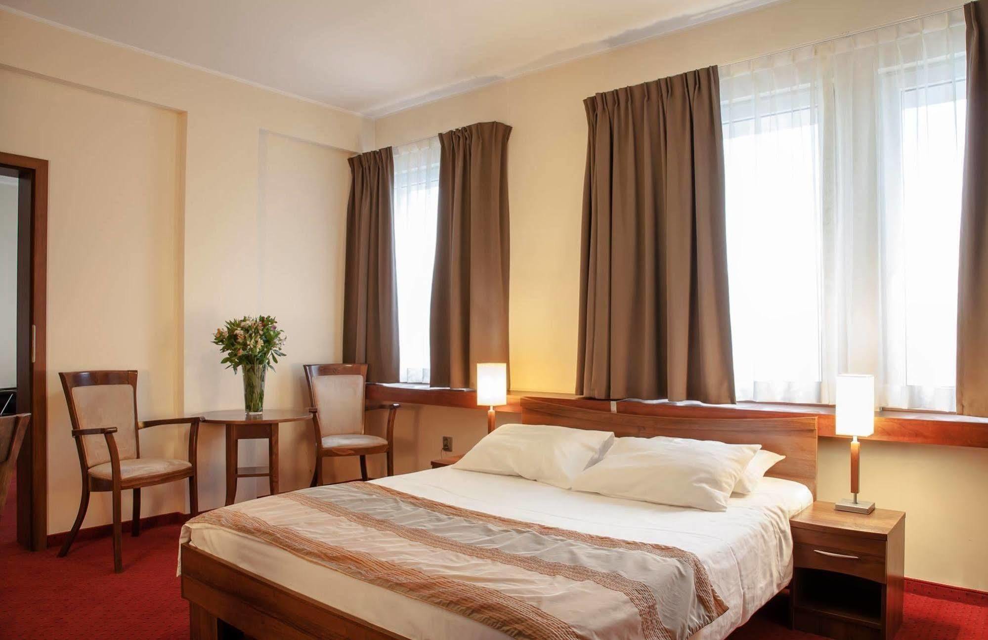 M Hotel Λοτζ Εξωτερικό φωτογραφία