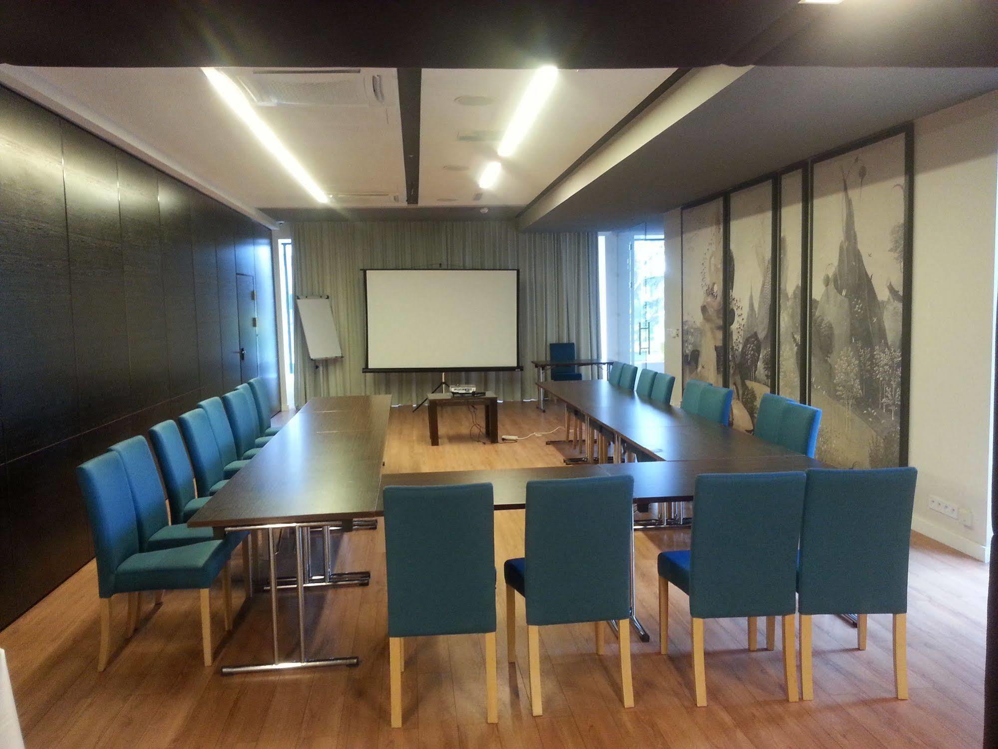 M Hotel Λοτζ Εξωτερικό φωτογραφία