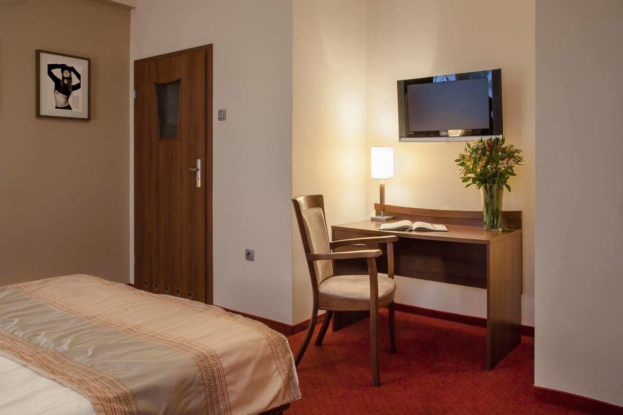 M Hotel Λοτζ Εξωτερικό φωτογραφία
