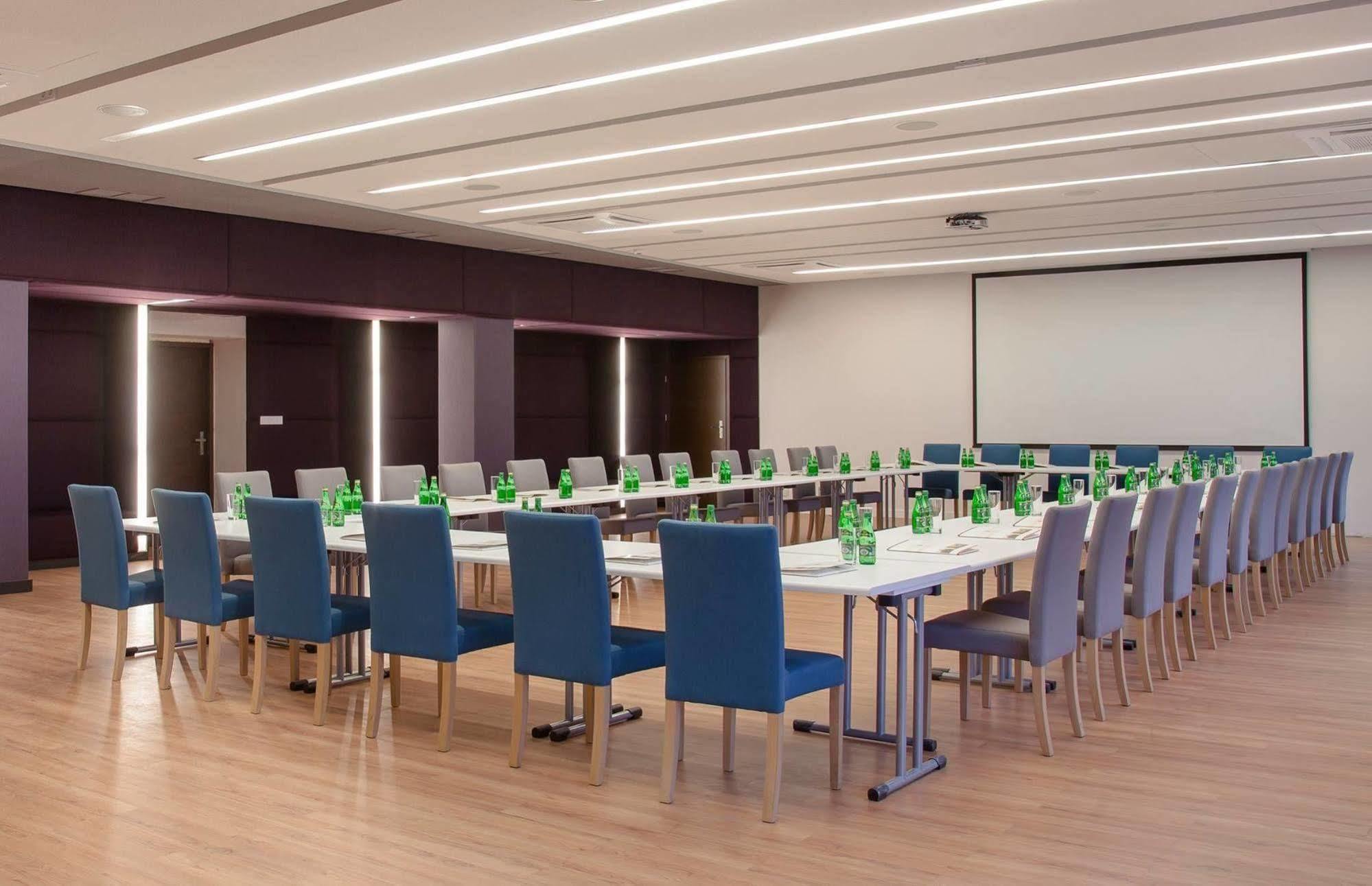 M Hotel Λοτζ Εξωτερικό φωτογραφία