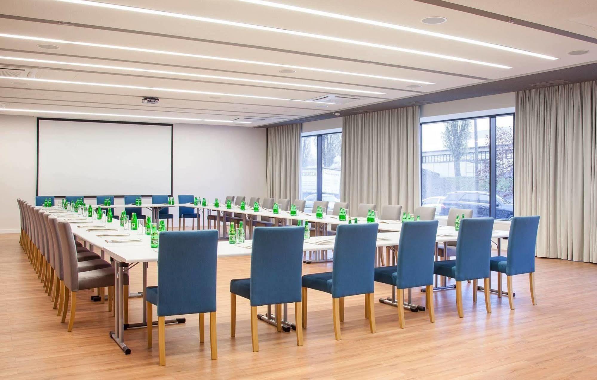 M Hotel Λοτζ Εξωτερικό φωτογραφία