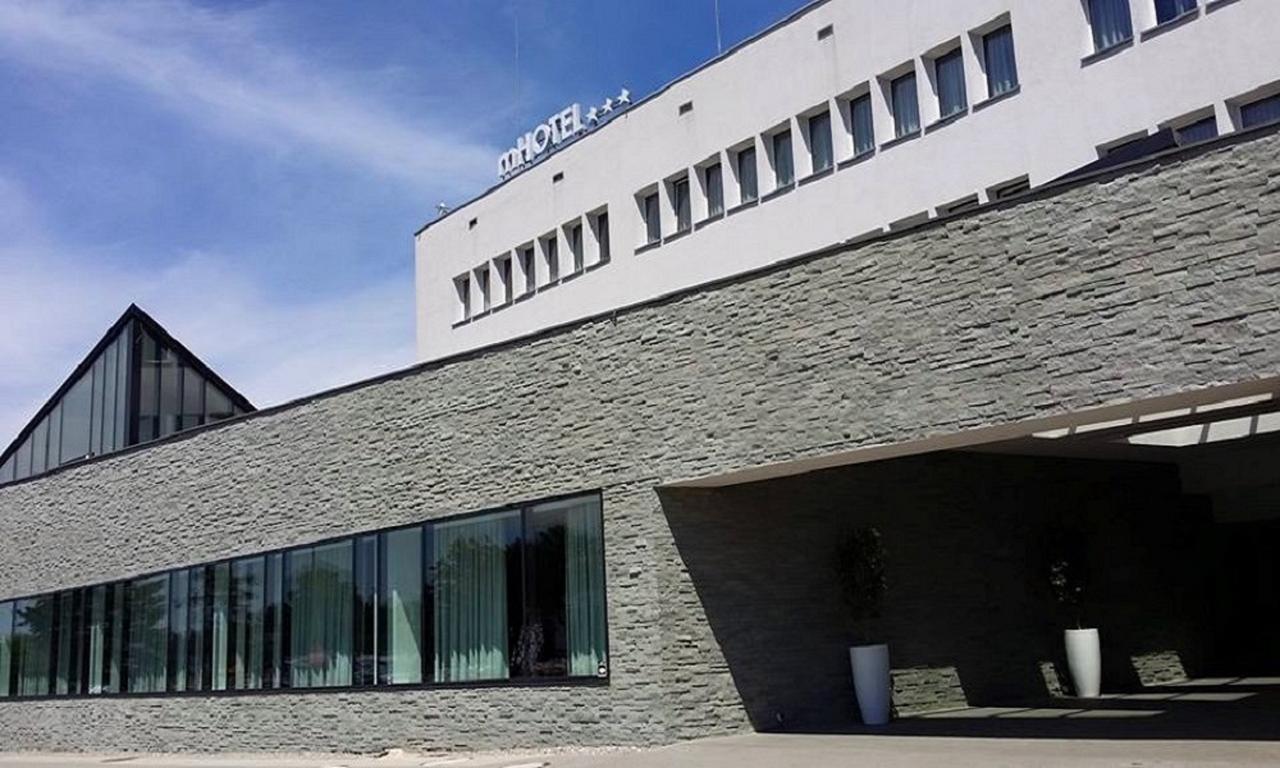 M Hotel Λοτζ Εξωτερικό φωτογραφία